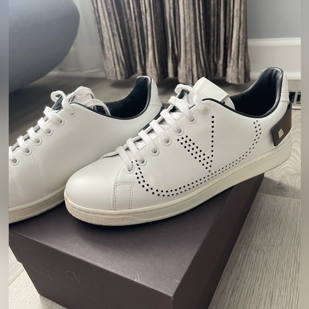 Valentino Garavani Men backnet sneakers size 40 1/2
